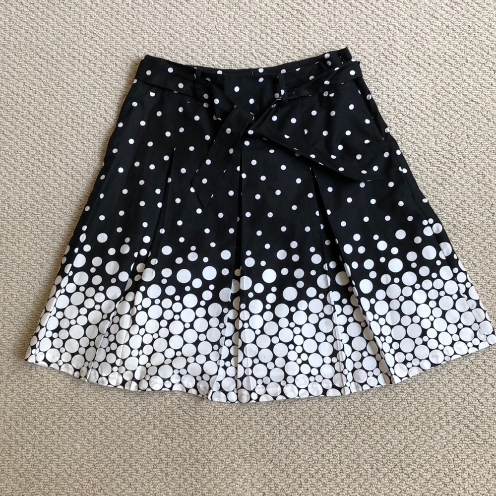 BLACK AND WHITE SKIRT